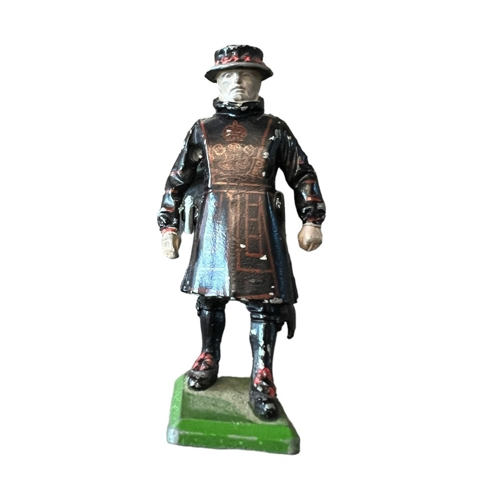 Vintage 1987‎ England Britains Small Figurine